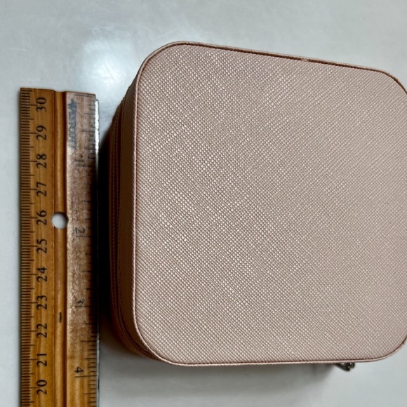 Jewelry Box - Small Travel Case with Zipper, Pale Pink, Organize, Purse #1KO2 - Picture 2 of 3